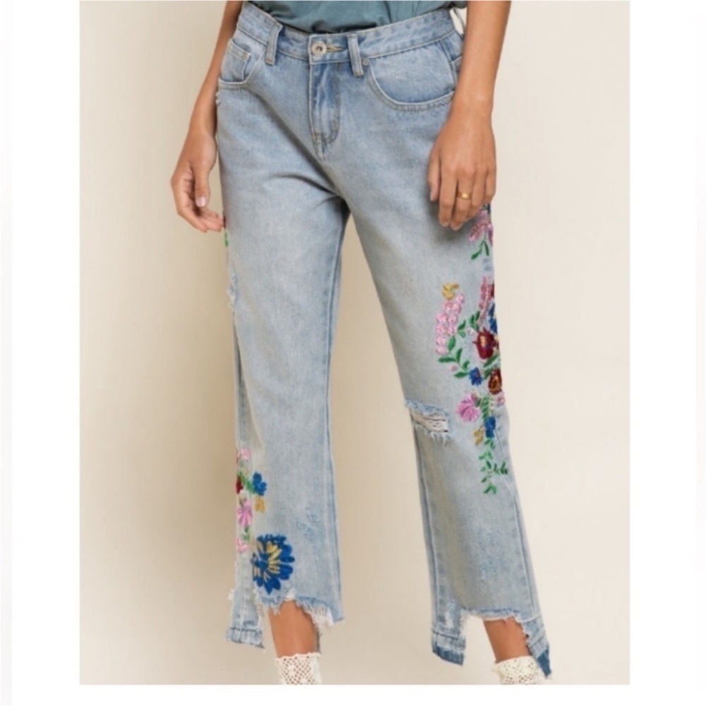 SALE!!!!!! NWT Floral Embroidered Light Denim Jeans - Picture 4 of 10
